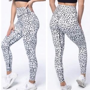 BALANCE ATHLETICA SNOW LEOPARD WHITE BLACK SPOT HIGH RISE LEGGINGS SMALL
